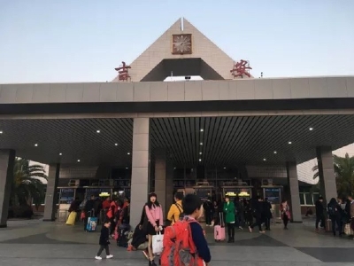 吉安火車站新增多臺(tái)檢票閘機(jī)，緩解假期通行高峰 哪家好？?jī)r(jià)格怎么樣？代理招商，生產(chǎn)廠家，價(jià)格，哪家好，多少錢，品牌，報(bào)價(jià)，廠家，哪個(gè)公司好 